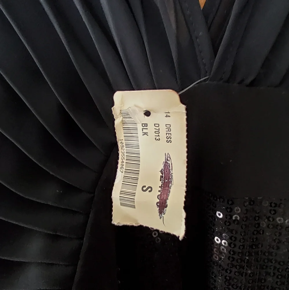 🔥Janice Black Sequin Dress with Pleated Sleeves ( Size S)🔥 - Picture 5 of 8